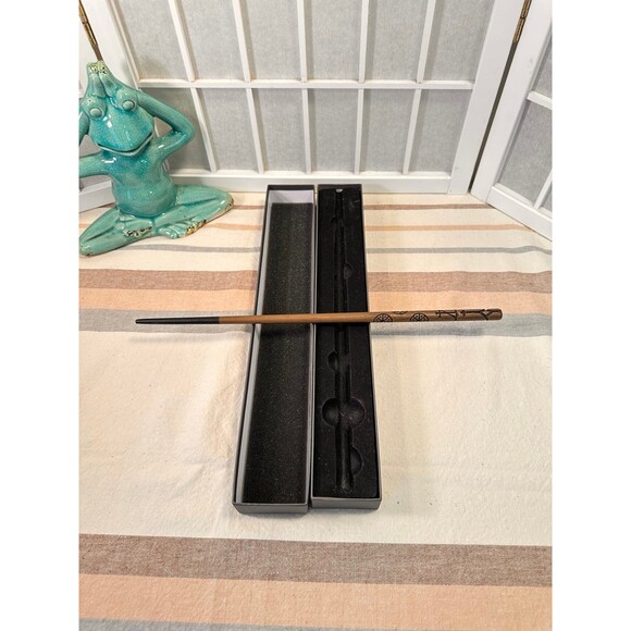 Harry Potter Collectible Wand - Picture 1 of 10